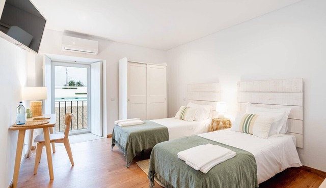 Room 'Familiar' with Shared Pool, Wi-Fi and Air Conditioning