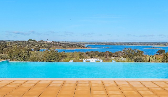 Room 'Raposa' with Shared Pool, Wi-Fi and Air Conditioning