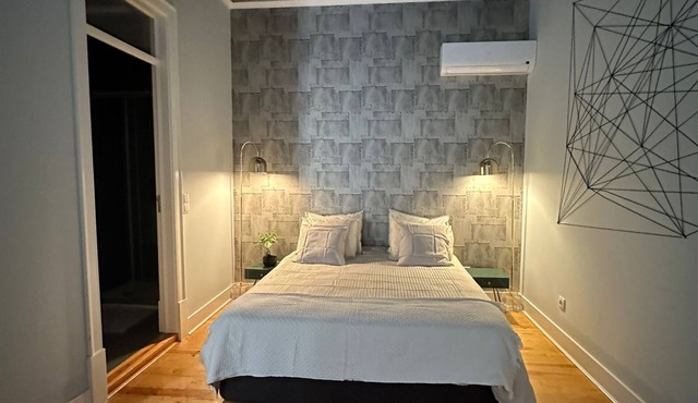Room with private bathroom in the center of Lisbon.