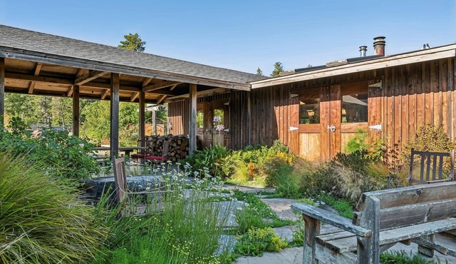 Roseman Creek Main | Farm Stay, Private, Gardens