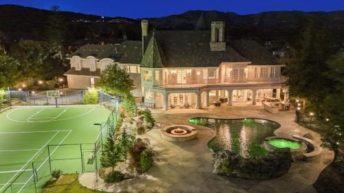 Royal Estate Near LA - Castle-Style 5BR with Pool,Hot Tub,Tennis
