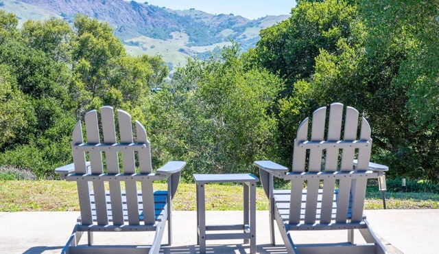 Rural Cambria Getaway. The Big House at Stepladder Ranch & Creamery