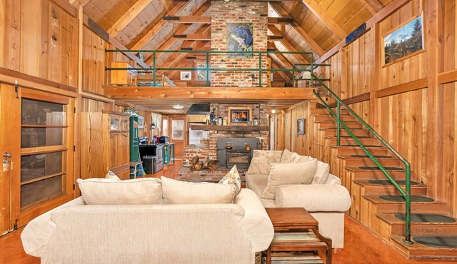 Rustic Knotty Pine | Minutes to the Water!
