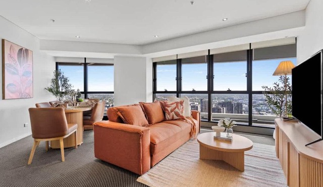 Ryeva Stays with free Parking, Pool, Sauna, Gym & River Views