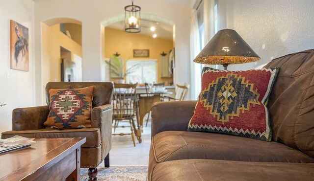 Saddle In & Kick Back: Old West Charmer w/King Bed and Putting Green