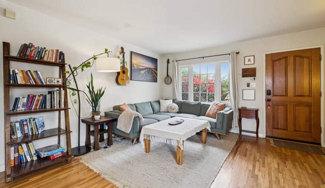 Santa Cruz Beach Bungalow | Walk to Beach | Garden