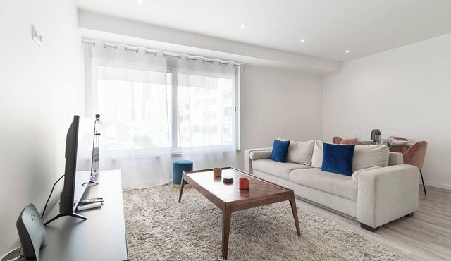 Savory Brown Apartment, Sete Rios, Lisbon