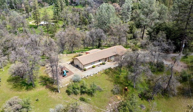 Scenic Serenity 50 acres/hot tub/game room