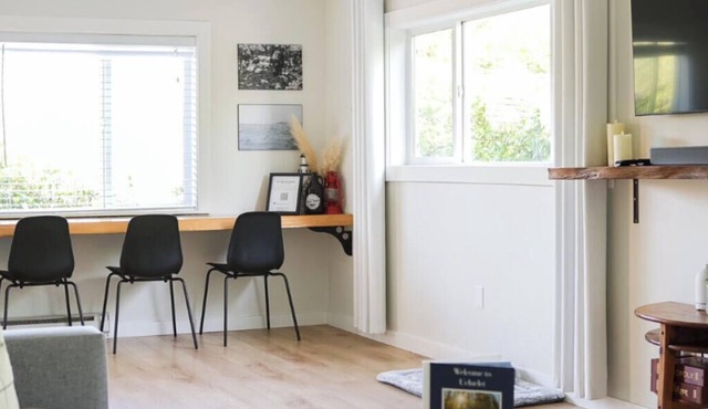 Sea Breeze Suite - Quaint and centrally located