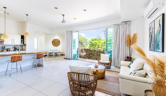 Sea La Vie Suites - By The Beach