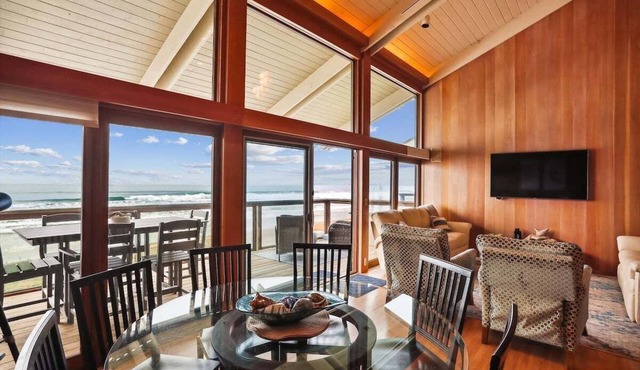 Seashore Retreat: Waterfront Haven