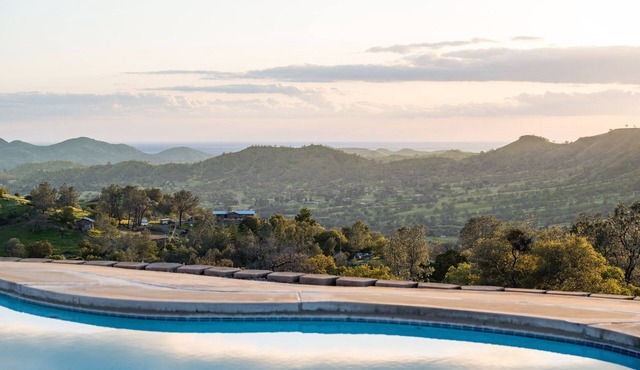 Secluded Beautiful Mountainside Getaway with a Pool & Views
