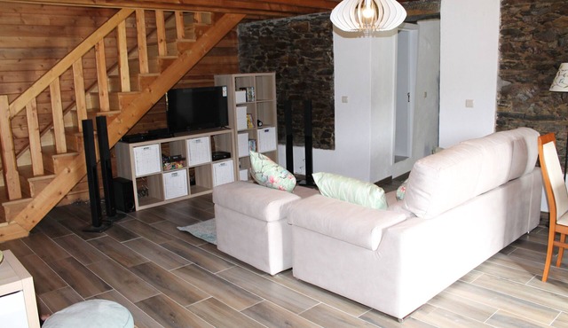 Serapicos House - rustic house with private spa and views of the mountains and river.