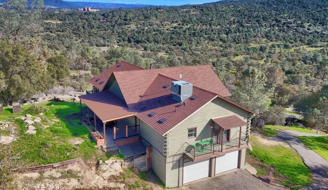 Sierra Mountain View Retreat in Coarsegold