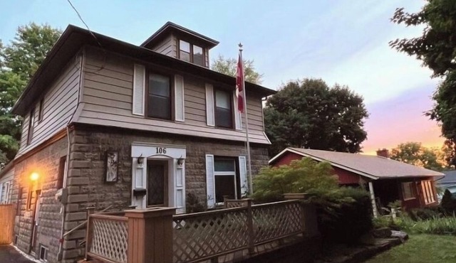 SIMCOE SUITES - QUIET 3 BEDROOM HOUSE in Simcoe