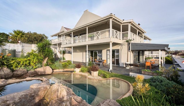 Sir Roys Guesthouse At The Sea