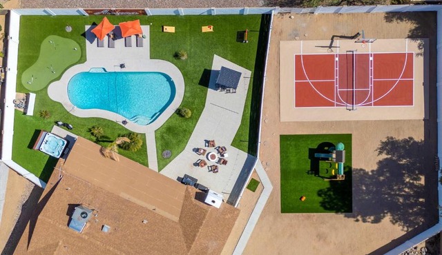 Sleeps 18 Private Pool & Hot Tub Playground