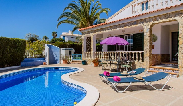 Sleeps 8 - 4 Aircon bedrooms/3 bathrooms - Lovely Patios, Pool and Roof Terrace