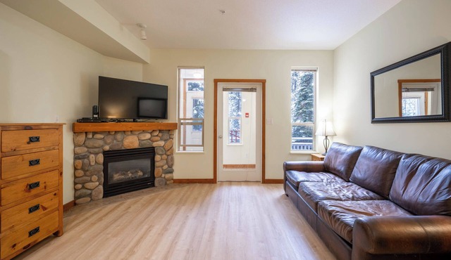 Slopeside studio with mudroom & pet friendly!