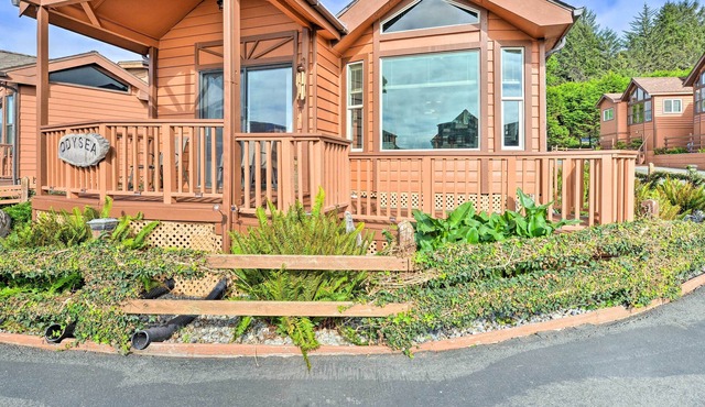 Smith River Coastal Cabin w/ Private Hot Tub!