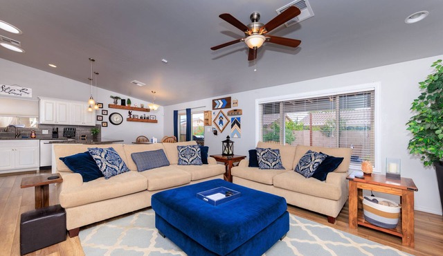 Snowbirds & Families - Large Covered Patio - Pet Friendly - CableTV