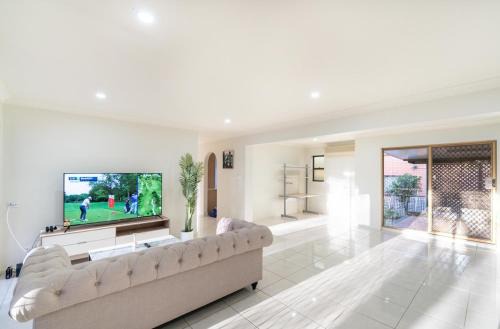 Space Abundant 4Bed 2Bath Sunnybank Retreat