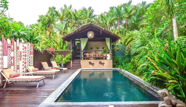 Spacious 5-bedroom villa with 2 pools in Playa Negra Puerto Viejo