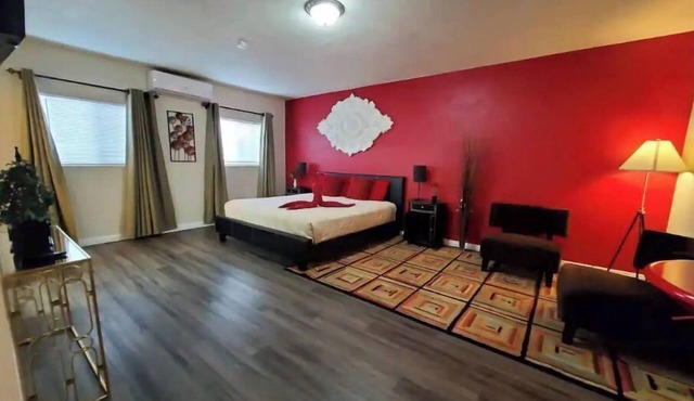 Spacious 1 Bedroom Studio with Private Bath & Kitchenette