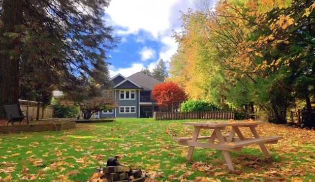 Spacious 2BR by the Park Large Backyard Ideal for Families & Long Stays