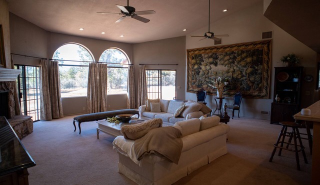 Spacious 3-bedroom mountain villa with fireplace