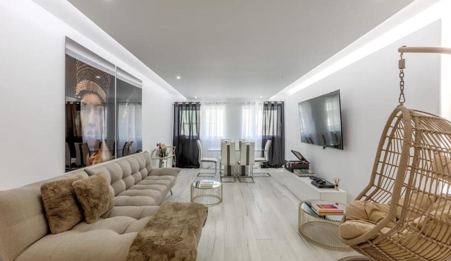 Spacious 3-bedroom condo near Lisbon Airport