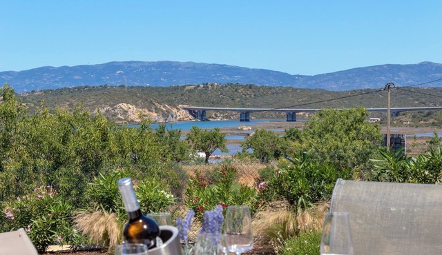Spacious 3bedroom Garden Apartment breathtaking views & easy access to amenities