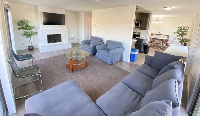 Spacious 3br/1.5ba apt in downtown Richmond