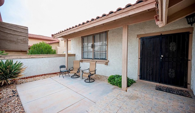 Spacious 4-bedroom house in awesome Las Vegas with AC