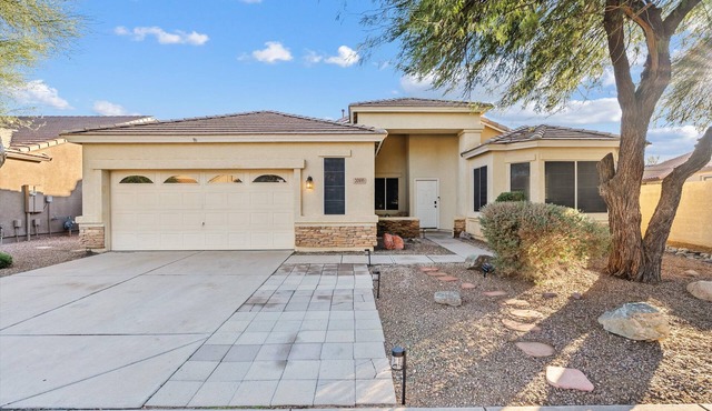 Spacious 4-bedroom house in a Golf Course Community in Queen Creek