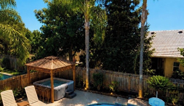 Spacious 4BR Home, with Large Pool