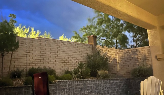 Spacious 5-bed 5-bath in marvelous Las Vegas with WiFi, fitness room and pool
