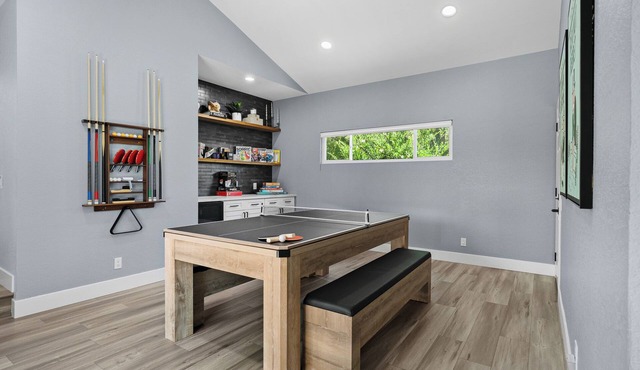 Spacious 5-Bedroom Family Retreat + Game Room. Sleeps 12!