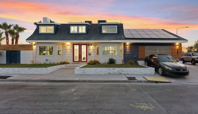 Spacious 5-bedroom with POOL in vibrant Las Vegas with WiFi, AC