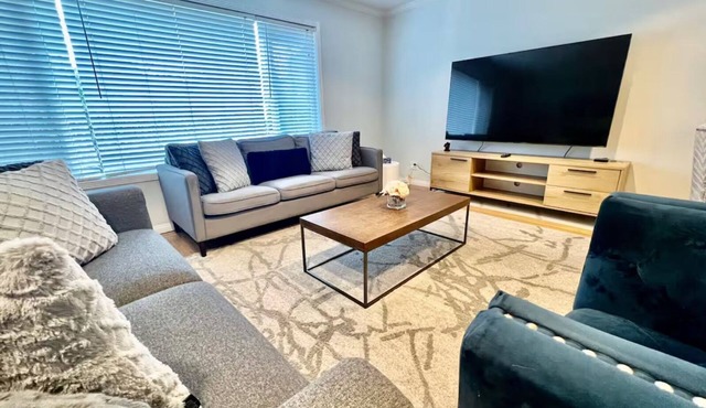 Spacious 6-Bedroom, 2.5-Bath Home Near Downtown w/4 Parking Spots and A/C