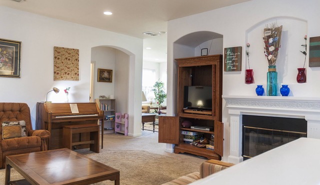 Spacious 6b/3b safe&quiet, +15 beds, jacuzzi, fireplace, exotic fruits