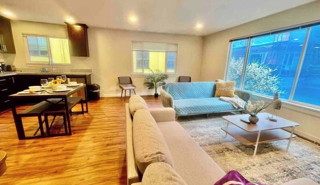 Spacious 8BR/8BA Retreat in Queen Anne in Seattle