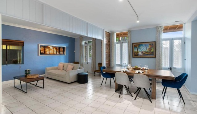 Spacious Affordable 7B3B 2 Living Pool Yard and Mall