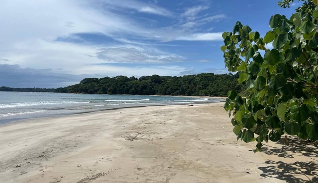 Spacious and family-friendly house near the tropical paradise beach.