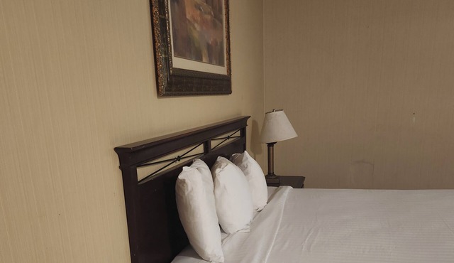 Spacious bedroom hotel in superb Fresno with AC comfort