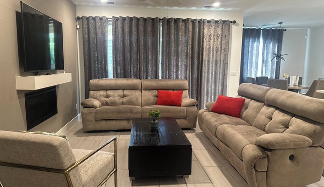 Spacious,brand new 4-bedroom house, sleeping upto 12 in Lodi with AC,heat &WiFi.