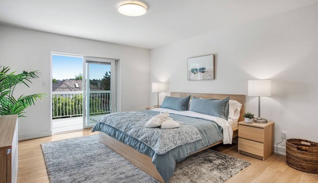 Spacious & Bright 3BR + 3BTH near UBC (direct road!) & Downtown