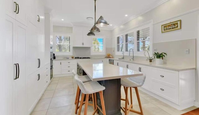 Spacious Bright & Luxurious 5BR Family Retreat