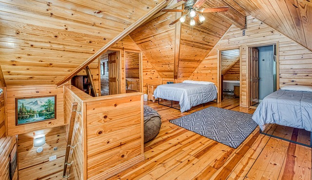 Spacious cabin-style home with deck, near dining, slopes & lake - dog-friendly