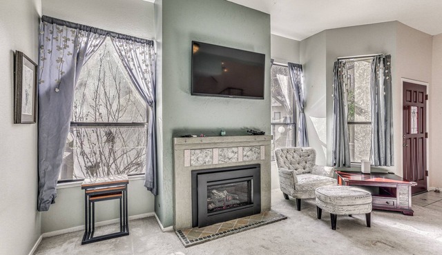 Spacious Downtown Fresno Townhome: Walk to UCSF